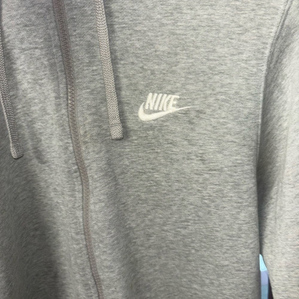 Grey Nike hoodie size medium in women’s - Picture 2 of 3